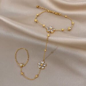 Elegant Five-Petal Flower Inlaid Synthetic Zirconia Bracelet